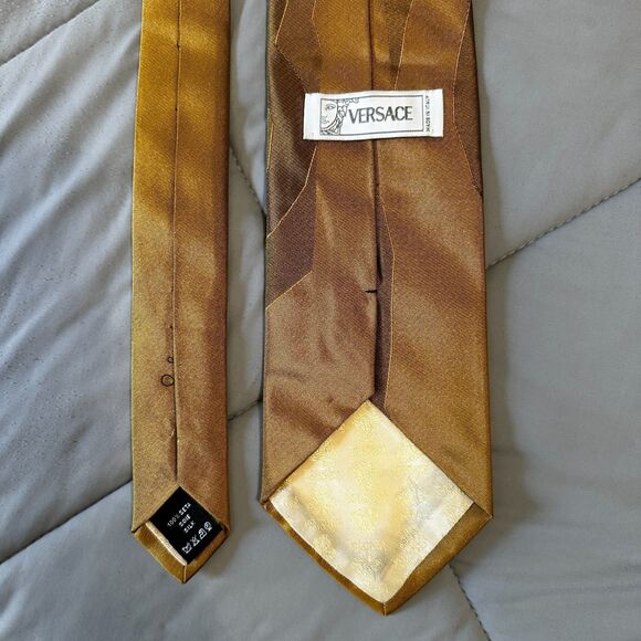Versace XL Gold Silk Tie Abstract Swirl Medusa Logo Made In Italy  67"L x 3.75"W - Picture 12 of 16